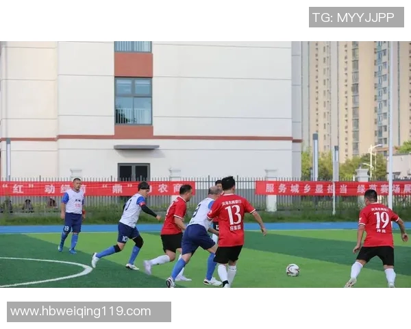 聚焦足球球星双边秀展现绿茵竞技魅力与团队精神风采